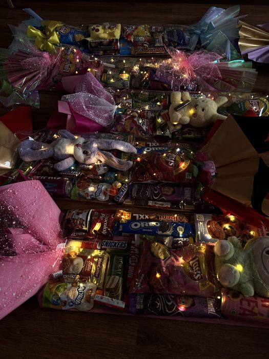 Цветы Подарки конфеты