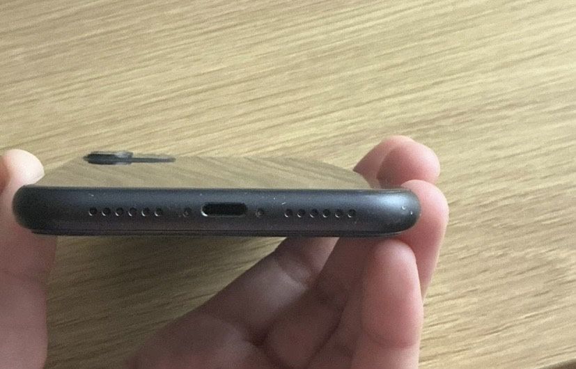 iPhone 11 negru, 128 gb, 75% bateria,