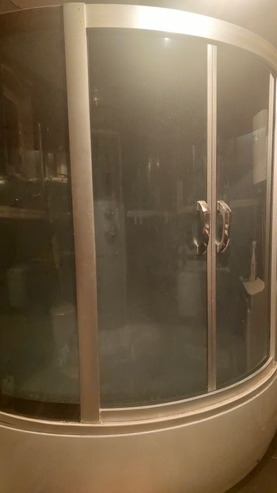 Душевая кабина и джакузи