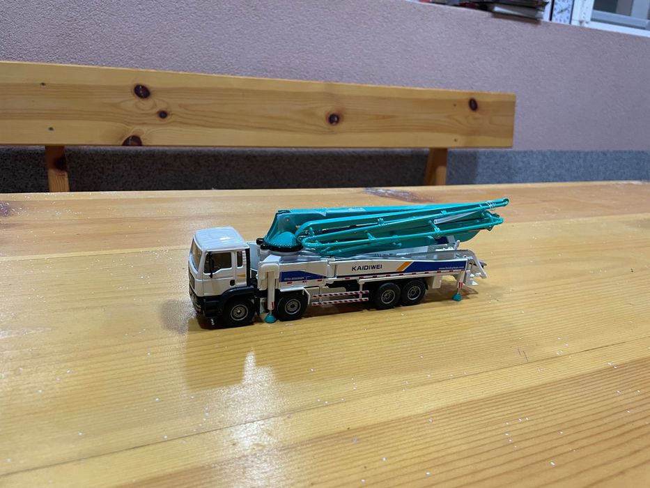 Метални бетон помпи макети 1:50