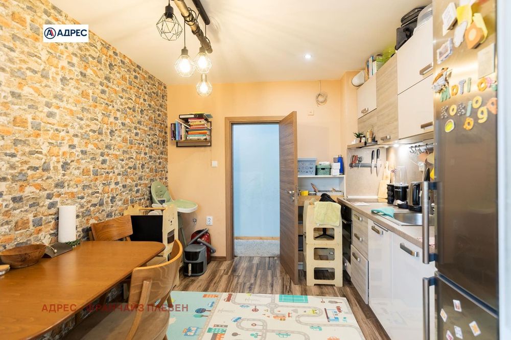 2-стаен в Плевен-Широк център площ 80 цена 180000