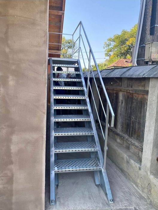 Vând scari zincate exterioare și interioare galvanizate cel mai bun pr