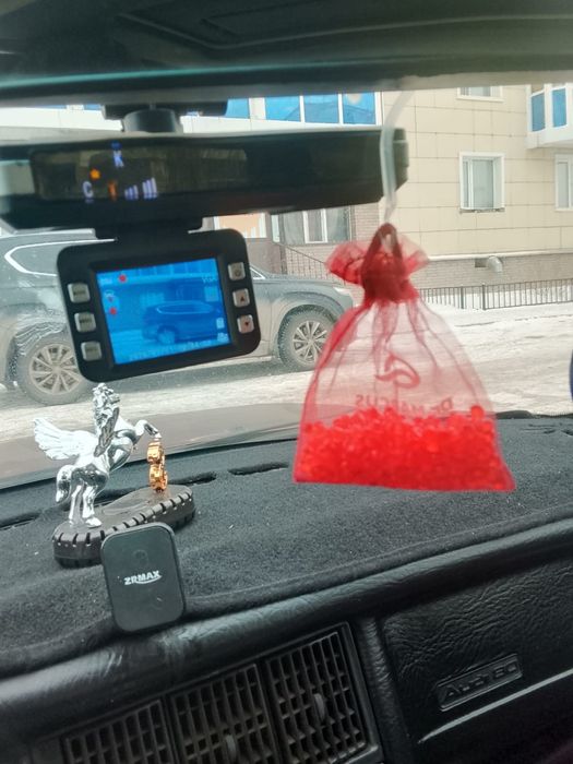 Audi B 3 1991 вишневый