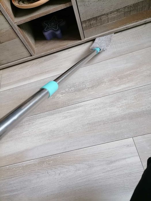 Mop pentru praf subtire ideal pentru spatii inguste