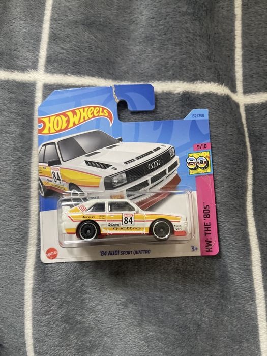 4 машинки HotWheels