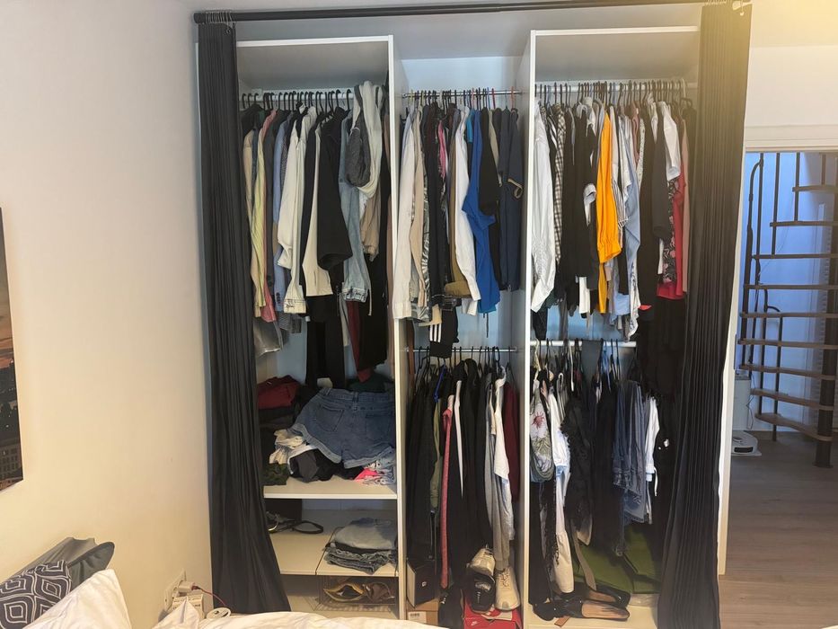 Dulap Ikea fără uși cu perdele