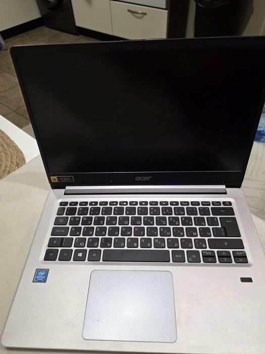Продавам Acer Swift 1