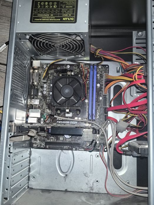 Настолен компютър 4-ядрен AMD, ddr3 8gb RAM