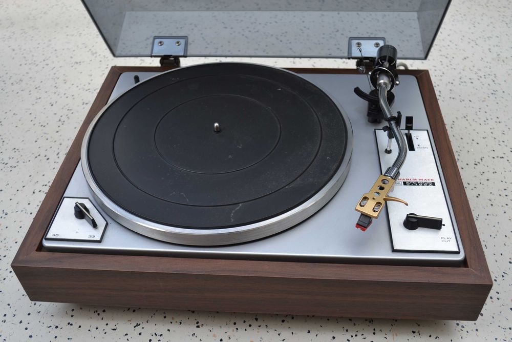 Pick up Pioneer Monarch T 700 A