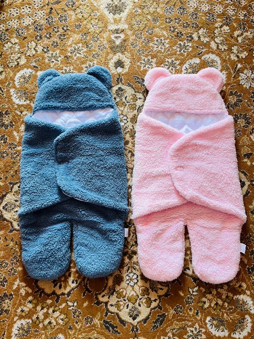 Пухкава подложка за повиване на бебе