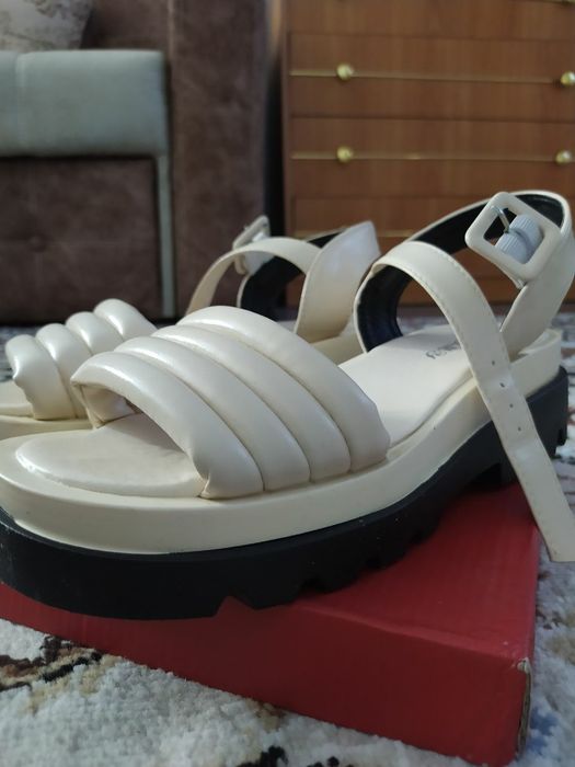 Сандали, босоножки.