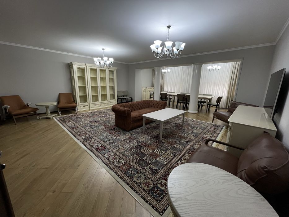 LUX-аренда.     4-комнатная квартира 240 м2