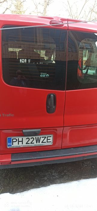 Vând Renault Trafic