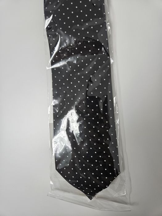 Cravată premium NOUĂ
Pretul de achiziție este in fotografii.

Nu se