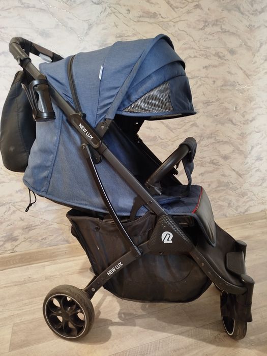 Продам  прогулочную коляску