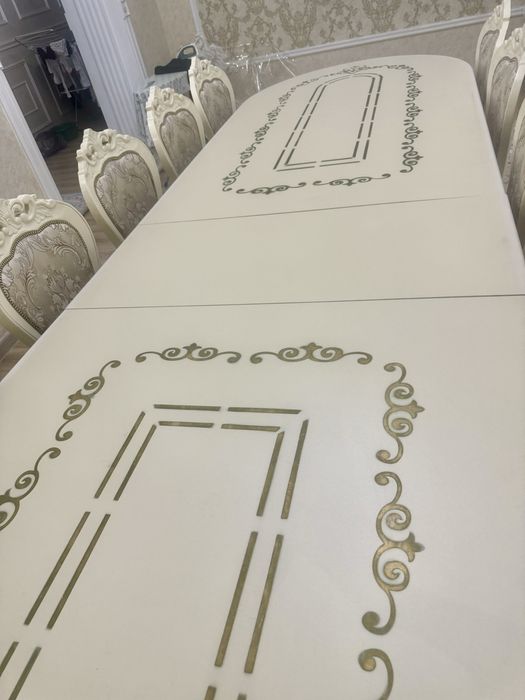 Стол с 15 стульями вместе