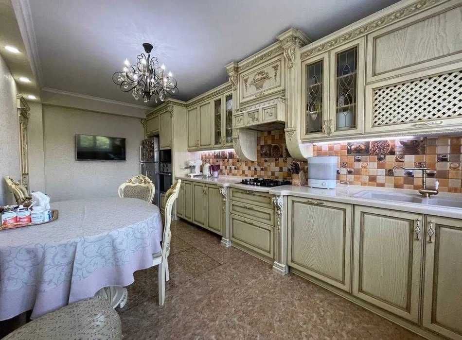 Срочно продается 3\4\9 96м2 ДАРХАН ул Кари Ниязи с ремонтом !!