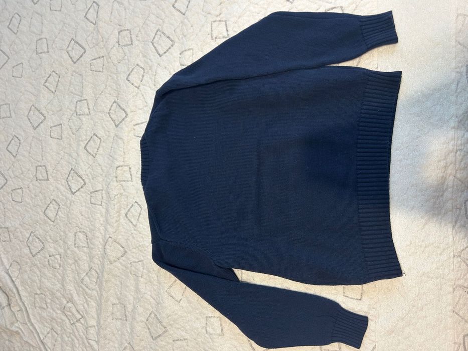 Продавам употребяван пуловер на Polo Ralph Lauren в перфектно състояние.