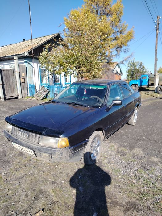 Автомобиль ауди Б3
