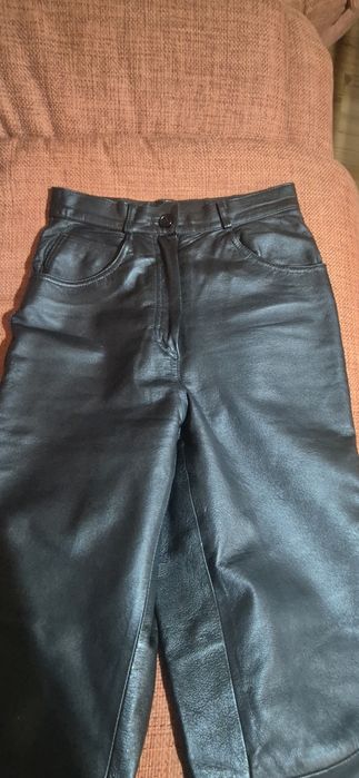 Pantaloni din piele naturala