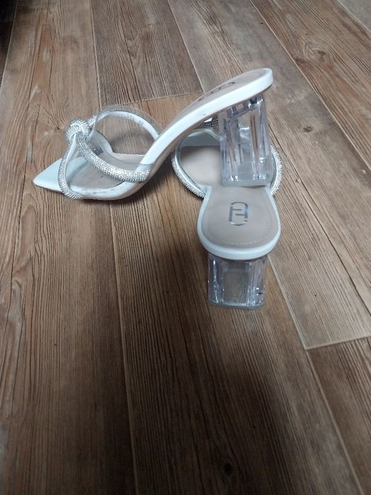 Продам женские гелевые босоножки