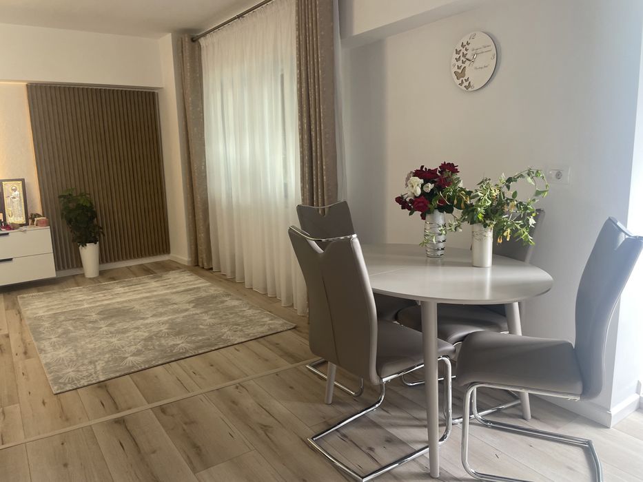 Vand ap 4 camere lux in Buzau,centru