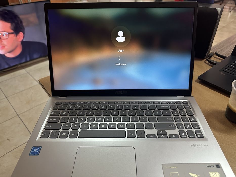 Лаптоп ASUS X515