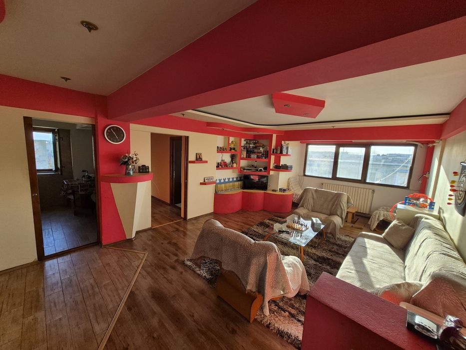 Vând apartament  cu 3 camere in Mangalia