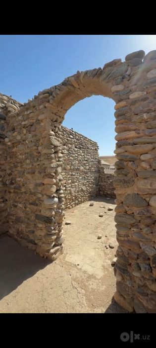 Қурилиши тугалланмаган ҳовли сотилади.