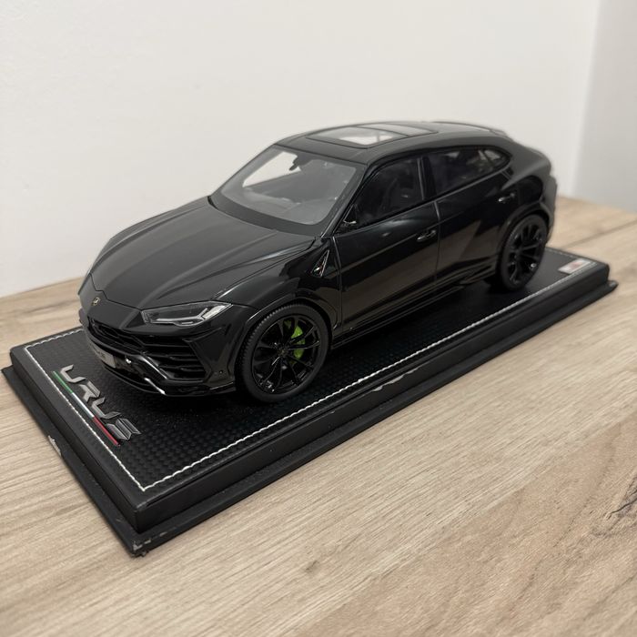 Lamborghini Urus 1:18 MR Collection