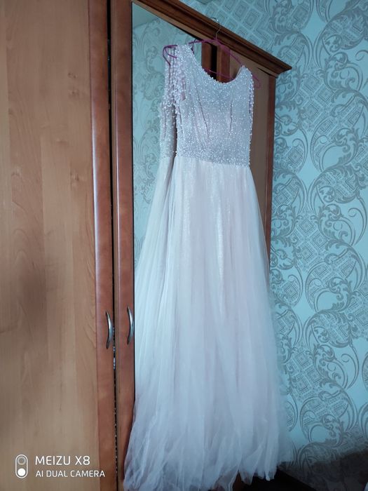 Продам платье  б/у на выпускной вечер