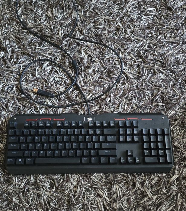Tastatura gaming mecanica Redragon Varuna