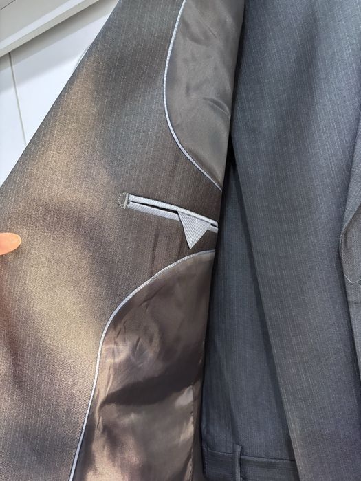 Продам костюм брючный