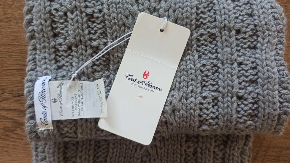 Зимен шал в сиво