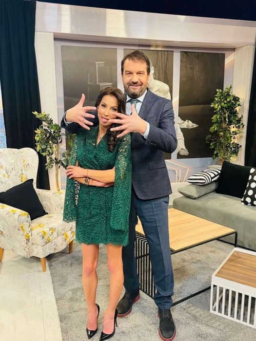 AVIN дантелена рокля в зелен цвят