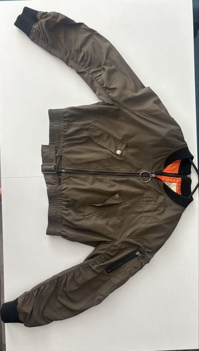 Якета, горнища Bershka Levis