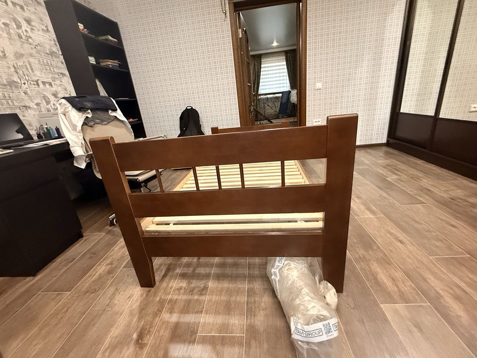 Продам Кровать  состояние новое.