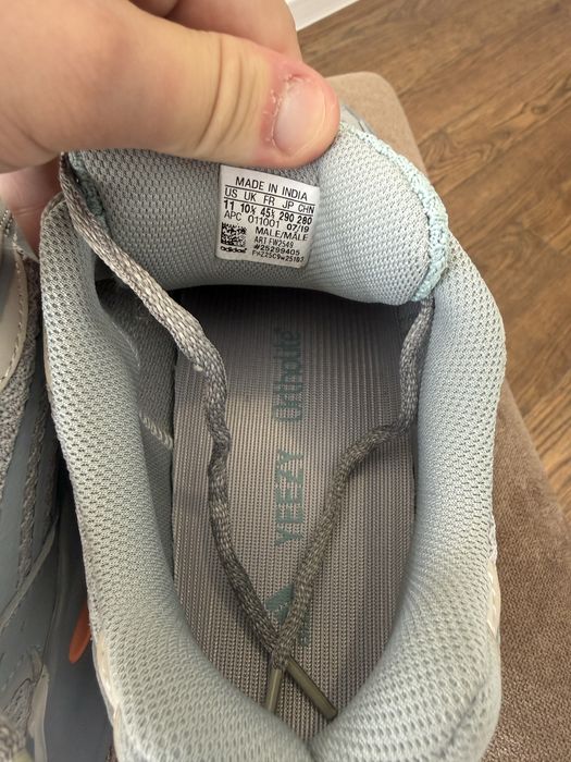 Yeezy boost 700 v2 Inertia