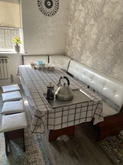 Кухонный стол и столик