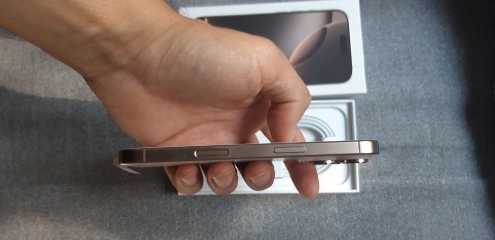 iPhone 16 Pro 512GB Desert Titanium