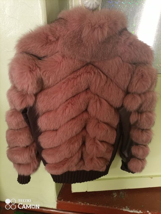 Шубка размер М,почти не носилась,