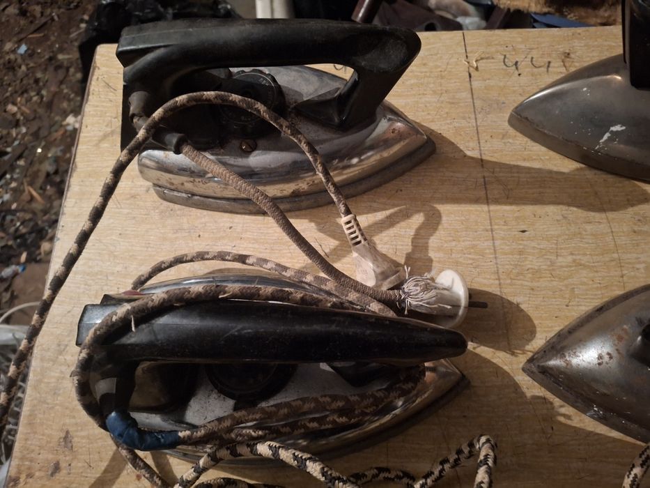 Продам утюги   .