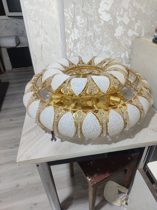 Люстра для зала продается