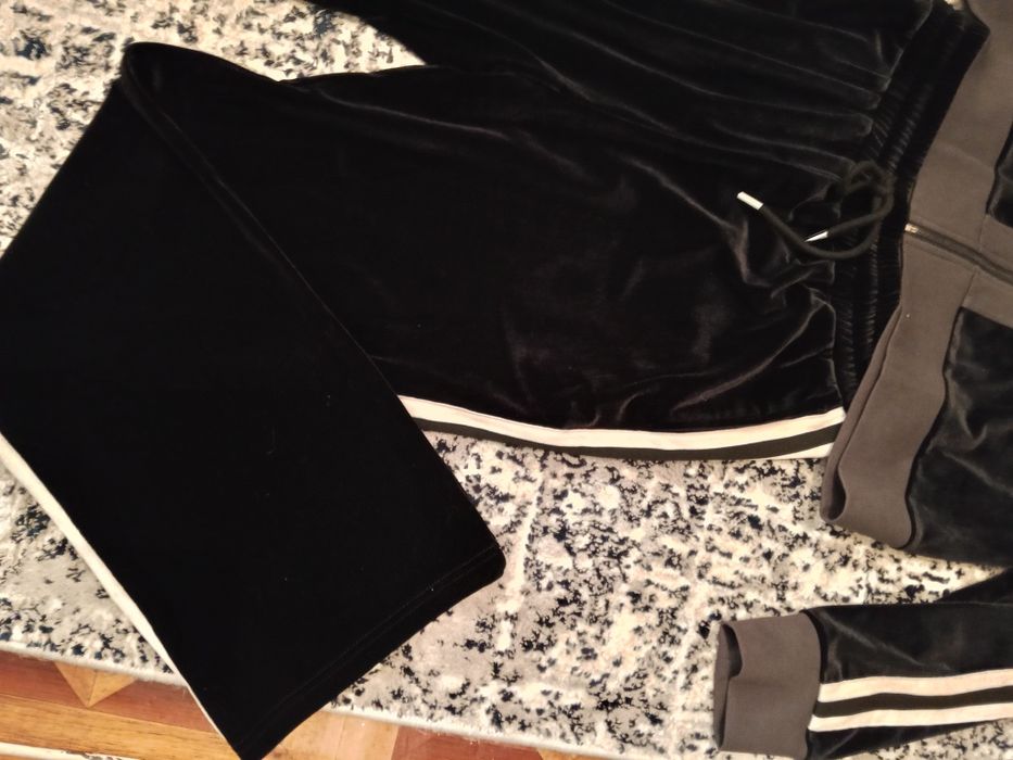 Продаётся спортивный костюм