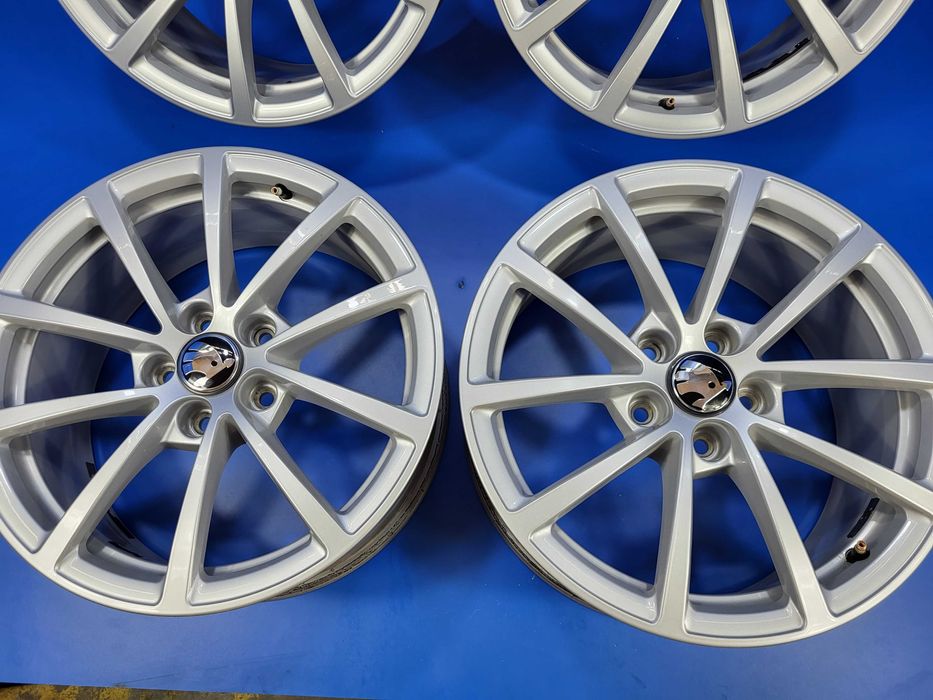 Super Oferta!!  Vand jante foarte usoare R17 ca NOI pt Skoda Octavia-S