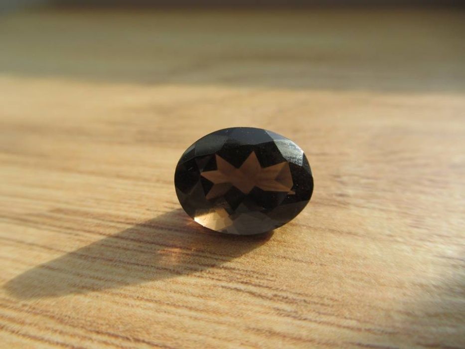 Изумруди,Рубин Зоисит,Ларимари,Шпинел,Опушен кварц,Опали,Рубини