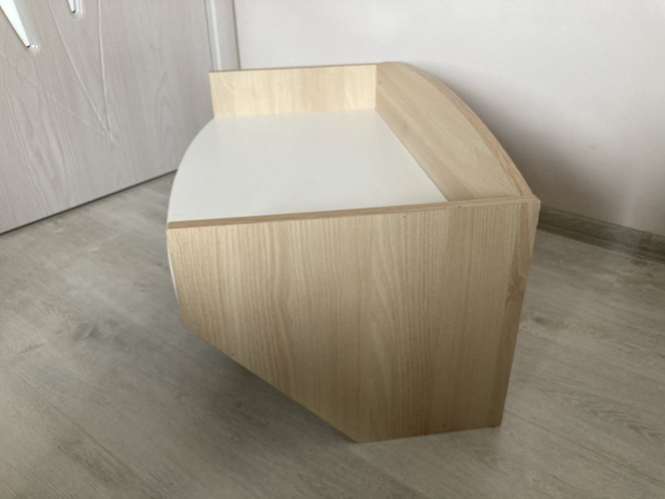 Етажерка и Картина