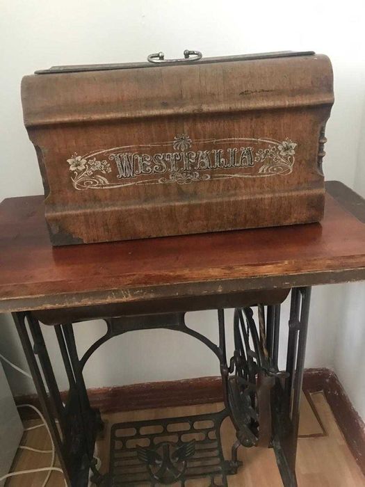 Антикварная швейная машинка 1900 г