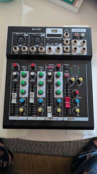 MX-4UB 4-канален професионален аудио миксер с USB, Bluetooth и ефекти