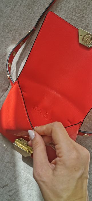 ZARA чанта в червено